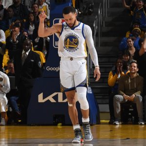 Stephen Curry led the Warriors victory over the Lakers